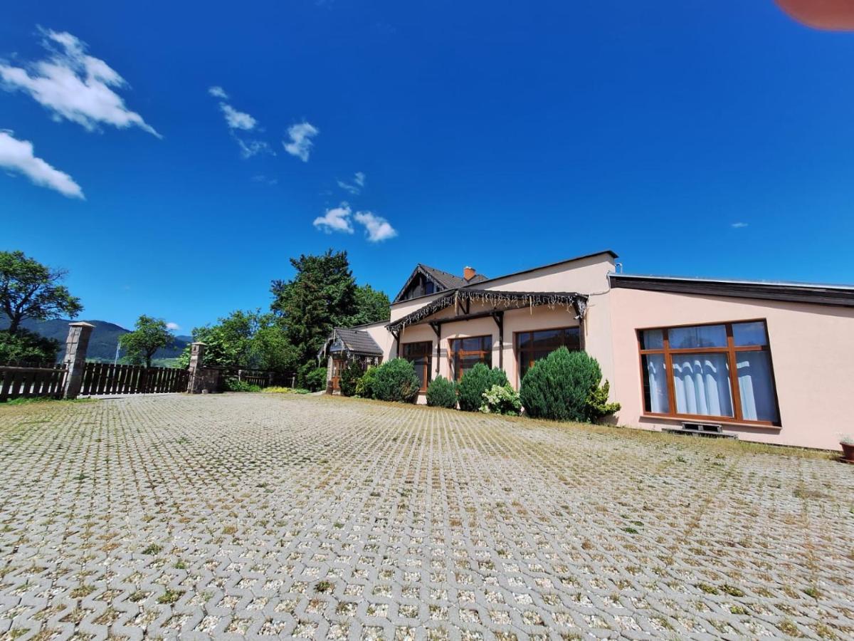 רוז'ומברוק Vila Fenix B&B מראה חיצוני תמונה