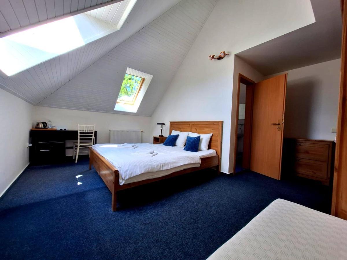 רוז'ומברוק Vila Fenix B&B מראה חיצוני תמונה